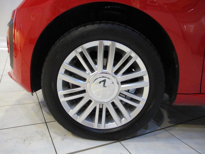 VOLKSWAGEN UP