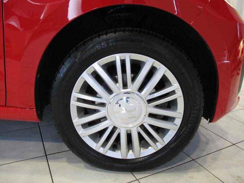VOLKSWAGEN UP