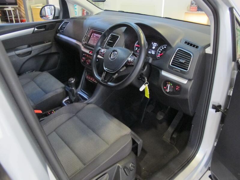 VOLKSWAGEN SHARAN