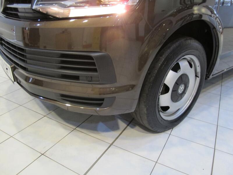 VOLKSWAGEN TRANSPORTER SHUTTLE