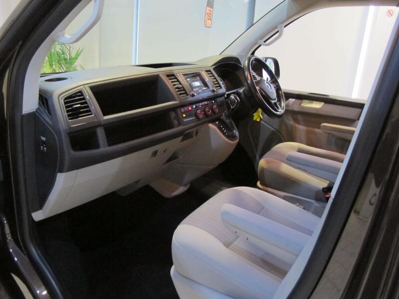 VOLKSWAGEN TRANSPORTER SHUTTLE