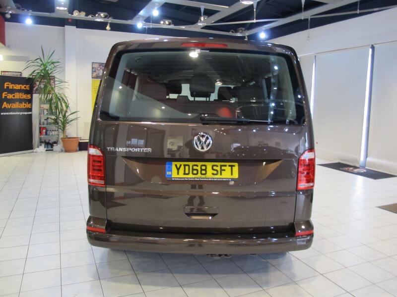 VOLKSWAGEN TRANSPORTER SHUTTLE