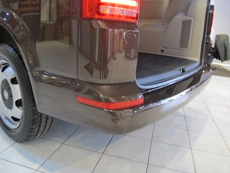 VOLKSWAGEN TRANSPORTER SHUTTLE