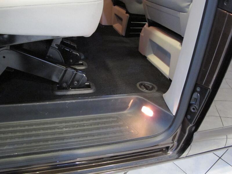 VOLKSWAGEN TRANSPORTER SHUTTLE