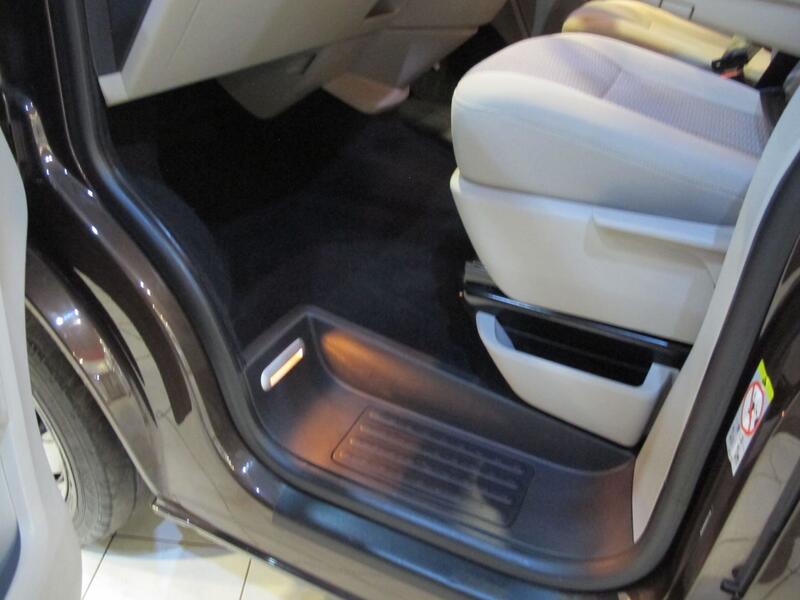 VOLKSWAGEN TRANSPORTER SHUTTLE