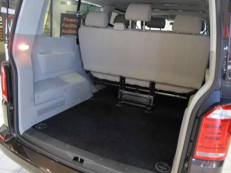 VOLKSWAGEN TRANSPORTER SHUTTLE