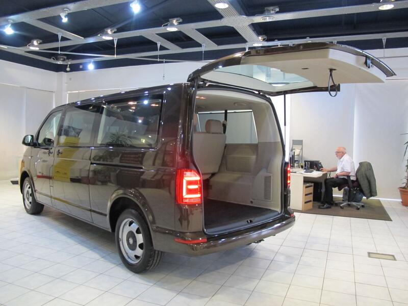 VOLKSWAGEN TRANSPORTER SHUTTLE