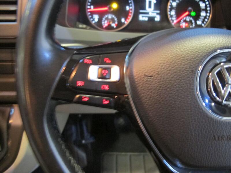 VOLKSWAGEN TRANSPORTER SHUTTLE