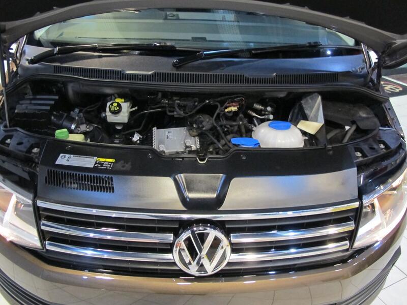 VOLKSWAGEN TRANSPORTER SHUTTLE