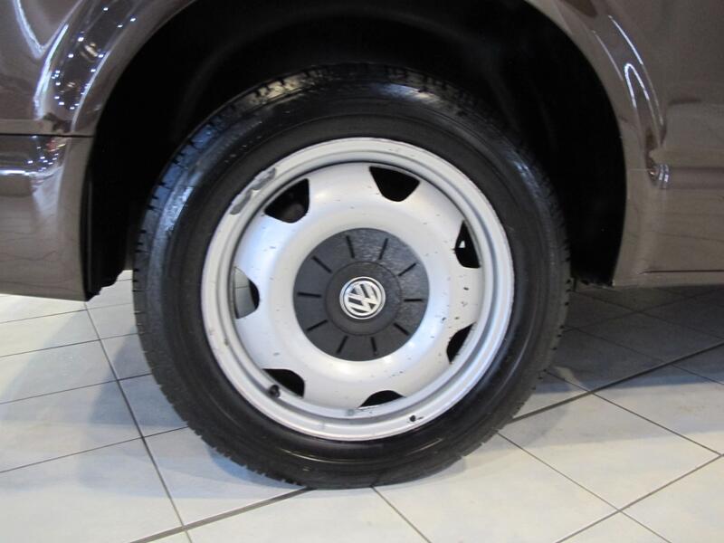 VOLKSWAGEN TRANSPORTER SHUTTLE