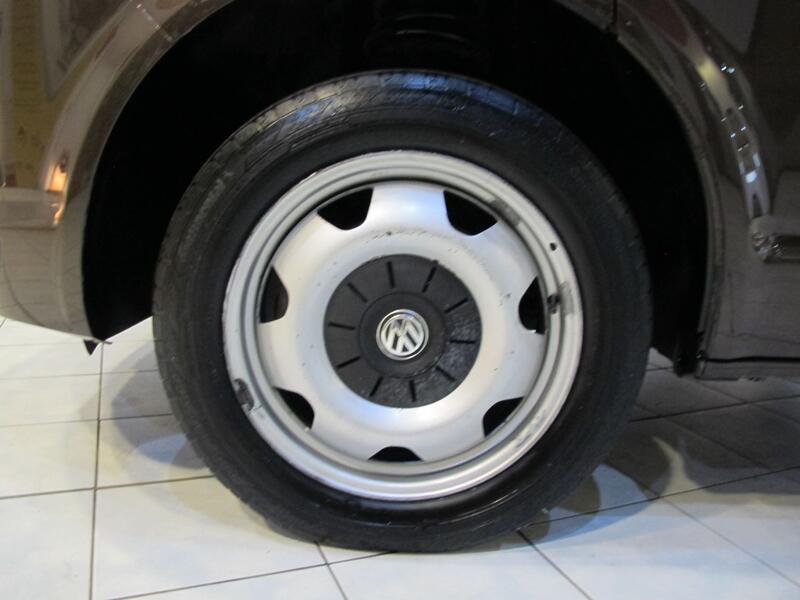 VOLKSWAGEN TRANSPORTER SHUTTLE