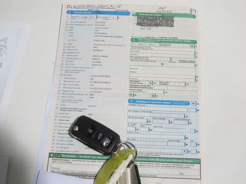 VOLKSWAGEN TRANSPORTER SHUTTLE