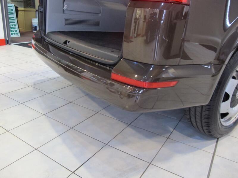 VOLKSWAGEN TRANSPORTER SHUTTLE