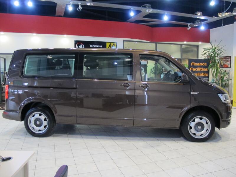 VOLKSWAGEN TRANSPORTER SHUTTLE