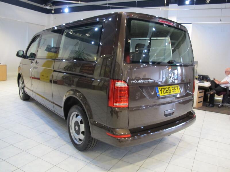 VOLKSWAGEN TRANSPORTER SHUTTLE