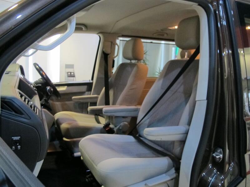 VOLKSWAGEN TRANSPORTER SHUTTLE