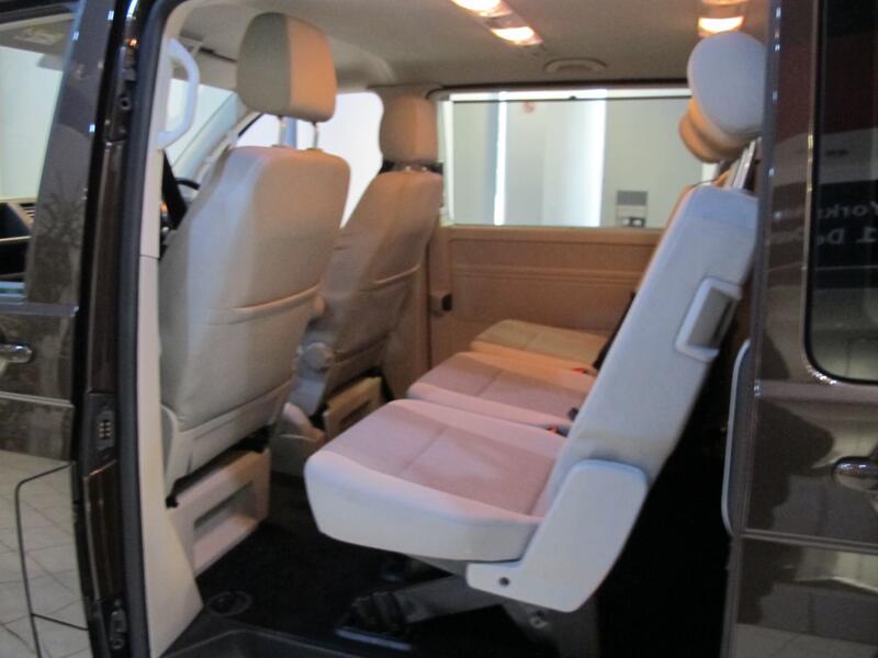 VOLKSWAGEN TRANSPORTER SHUTTLE