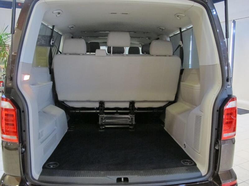 VOLKSWAGEN TRANSPORTER SHUTTLE