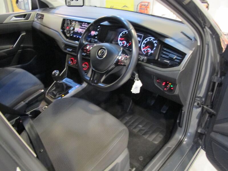 VOLKSWAGEN POLO