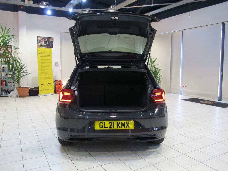VOLKSWAGEN POLO