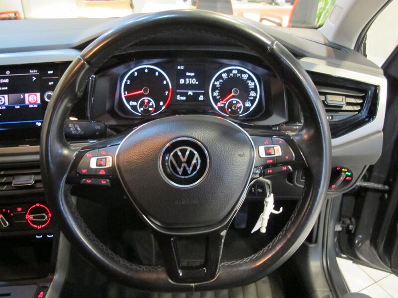 VOLKSWAGEN POLO