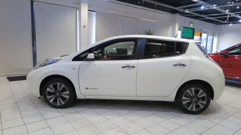 NISSAN LEAF