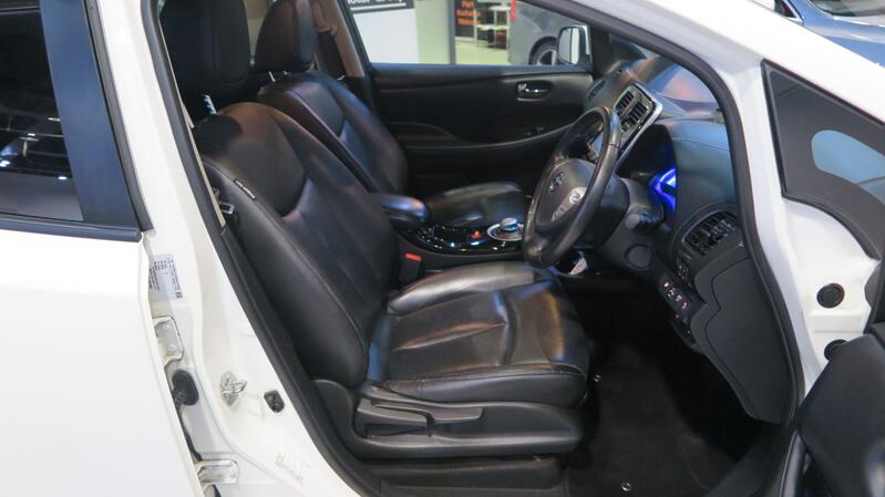 NISSAN LEAF