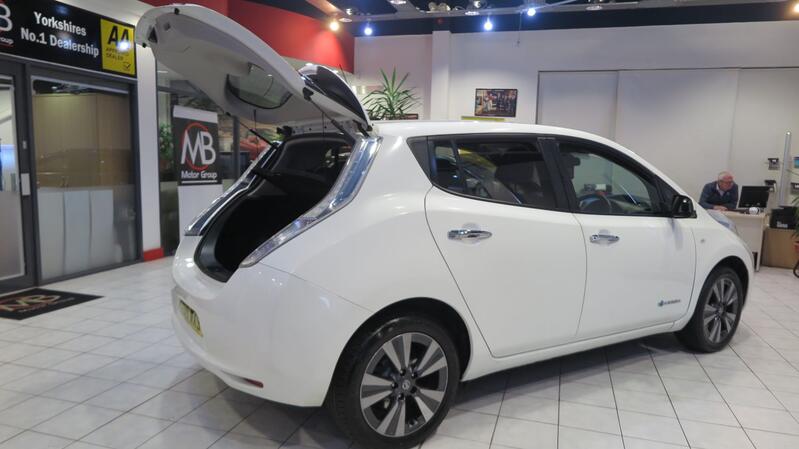 NISSAN LEAF