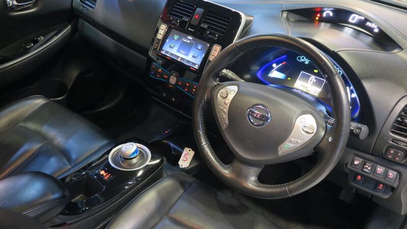 NISSAN LEAF