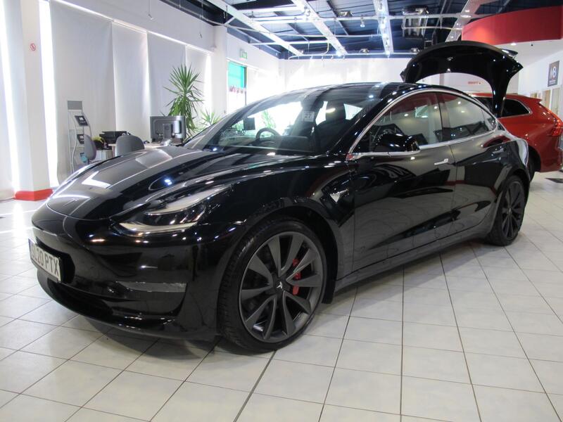 TESLA MODEL 3
