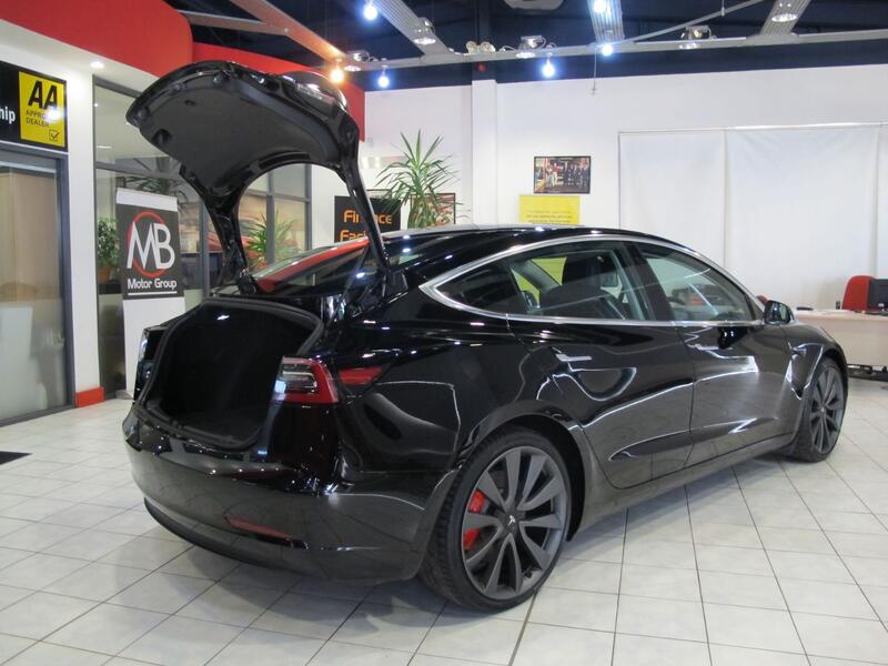 TESLA MODEL 3