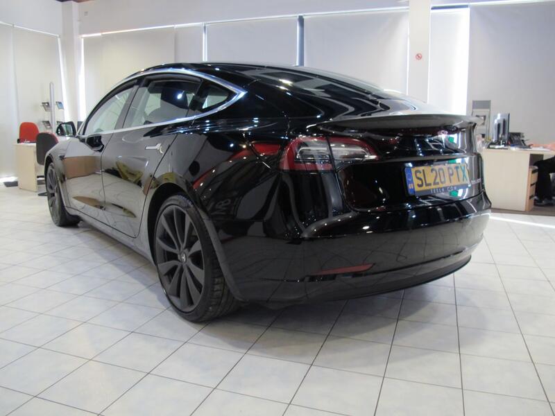 TESLA MODEL 3