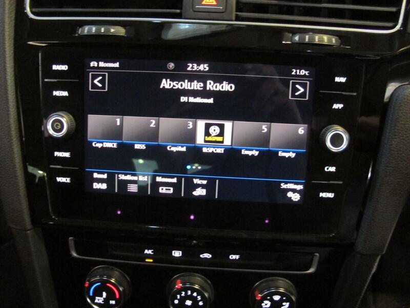 VOLKSWAGEN GOLF