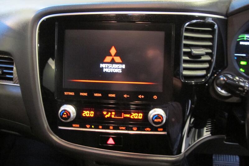 MITSUBISHI OUTLANDER