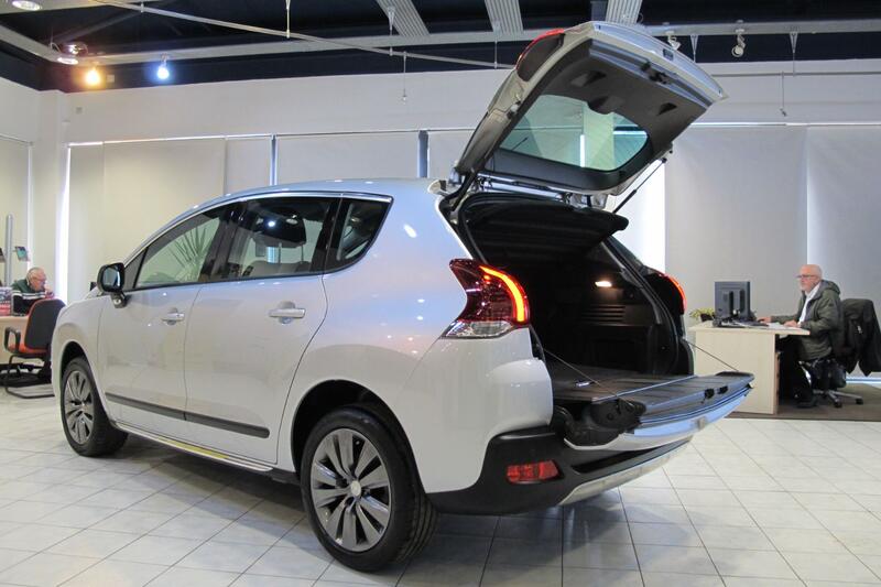 PEUGEOT 3008