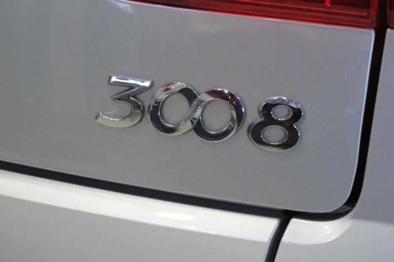 PEUGEOT 3008