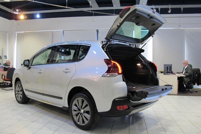 PEUGEOT 3008