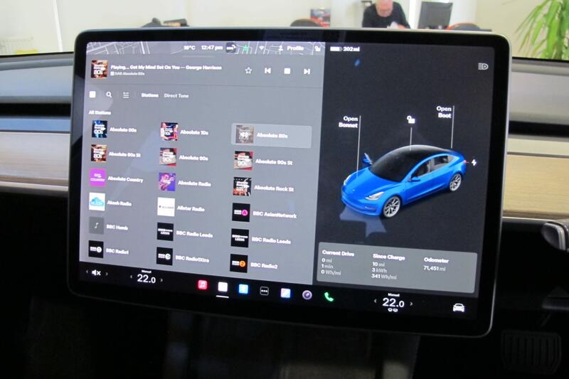 TESLA MODEL 3