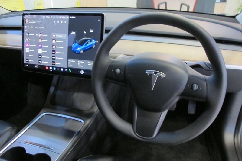 TESLA MODEL 3