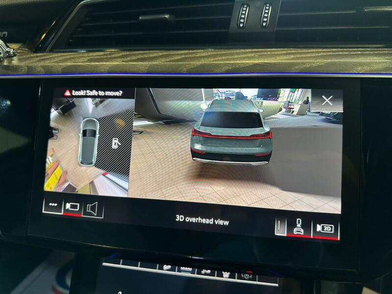 AUDI E-TRON