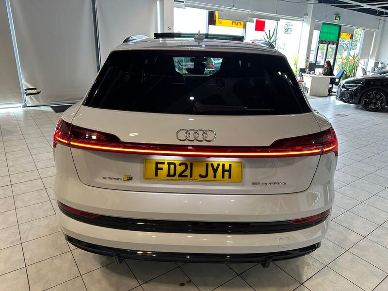AUDI E-TRON