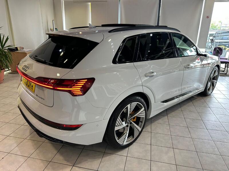 AUDI E-TRON
