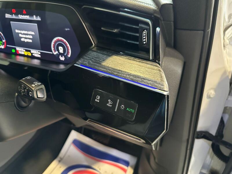 AUDI E-TRON