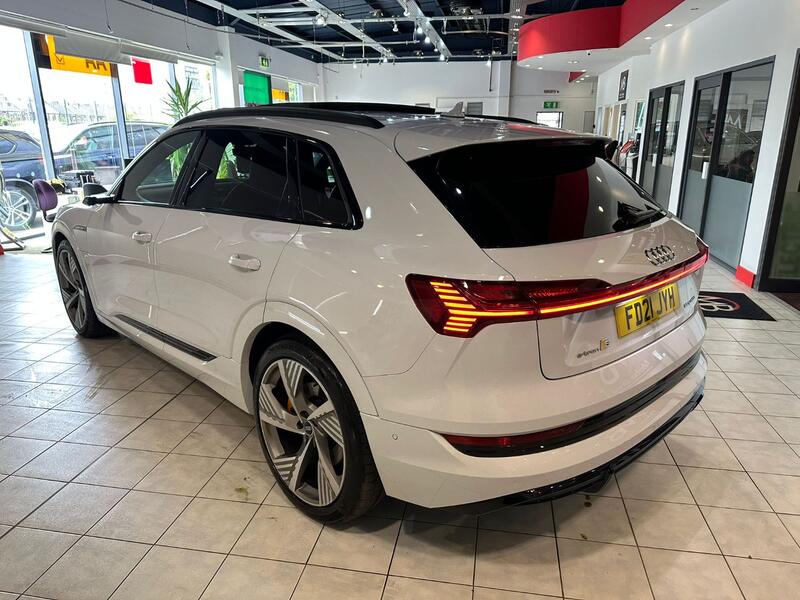AUDI E-TRON