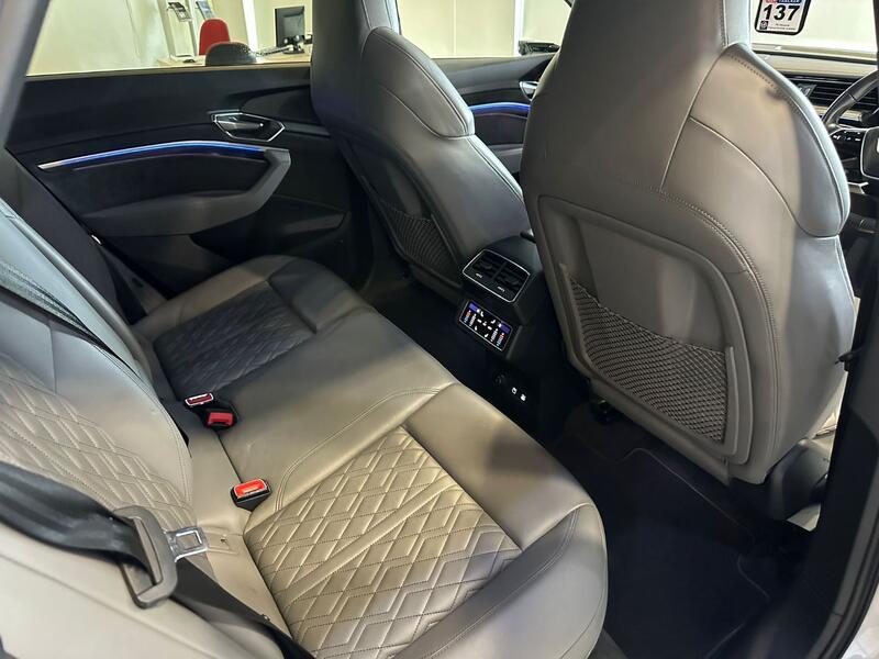 AUDI E-TRON