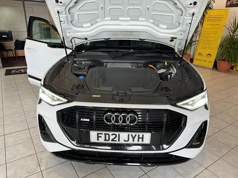 AUDI E-TRON